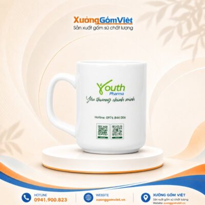 Cốc sứ in logo Youth Pharma dáng trụ cao có quai màu trắng Bát Tràng M184