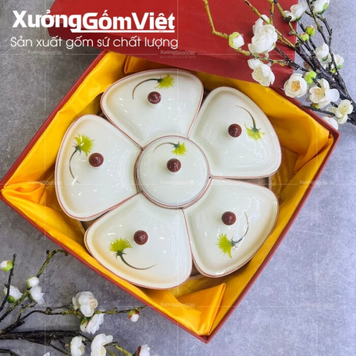 khay-mut-su-bat-trang-dang-bong-hoa-khay-go-hoa-tiet-hoa-cuc-vang (3)