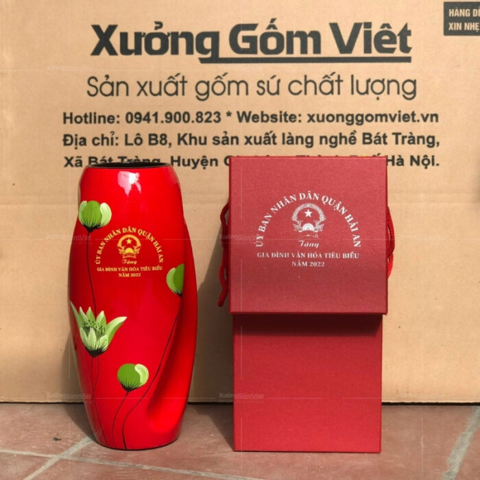 lo-hoa-bat-trang-mau-do-dang-bom-hoa-tiet-hoa-mau-xanh-ve-tay-1
