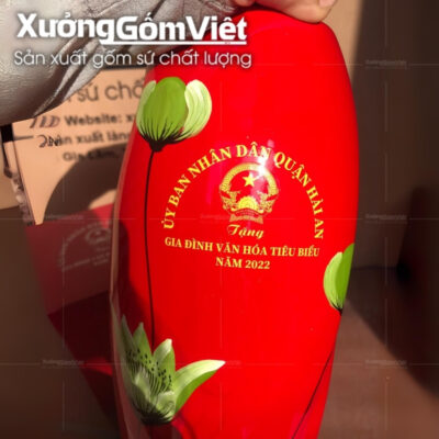 lo-hoa-bat-trang-mau-do-dang-bom-hoa-tiet-hoa-mau-xanh-ve-tay-2