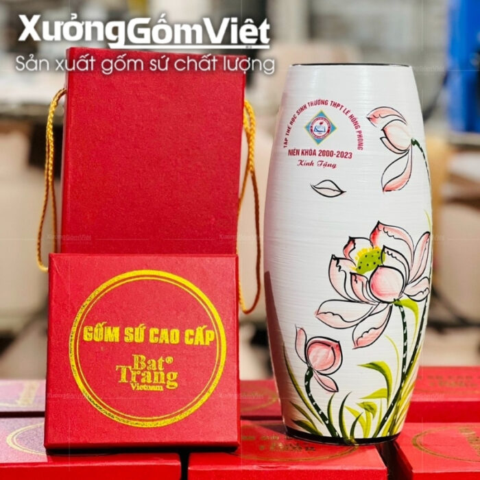 lo-hoa-bat-trang-mau-trang-dang-bom-hoa-tiet-hoa-sen-hong-nhuy-vang-ve-tay-1