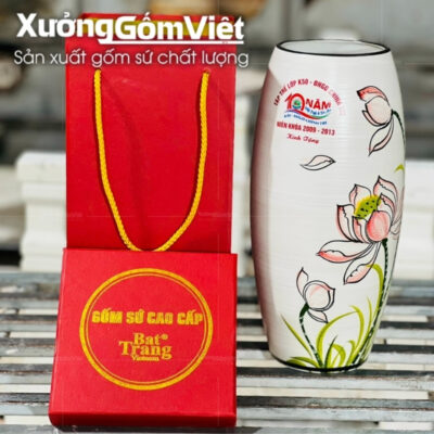 lo-hoa-bat-trang-mau-trang-dang-bom-hoa-tiet-hoa-sen-hong-nhuy-vang-ve-tay-3