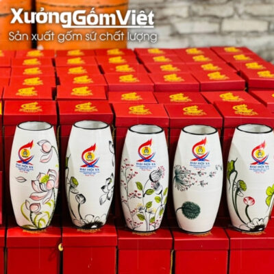 lo-hoa-bat-trang-mau-trang-dang-bom-hoa-tiet-hoa-sen-hong-nhuy-vang-ve-tay-4