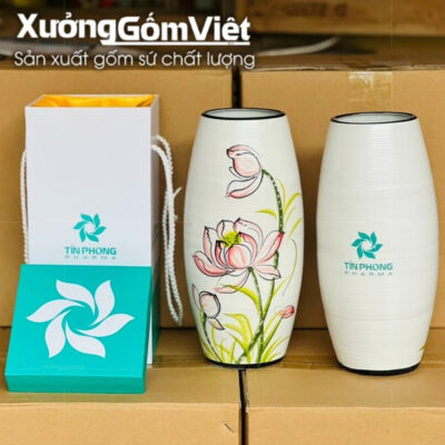 lo-hoa-bat-trang-mau-trang-dang-bom-hoa-tiet-hoa-sen-hong-nhuy-vang-ve-tay-5