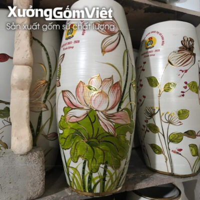 lo-hoa-bat-trang-mau-trang-dang-bom-hoa-tiet-sen-hong-la-xanh-ve-tay-2