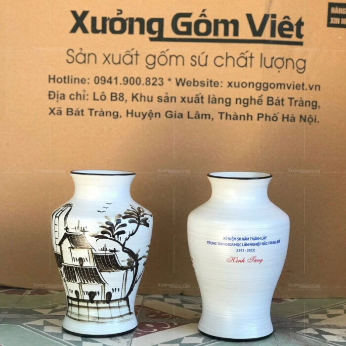 lo-hoa-gom-su-dang-ong-truc-men-xuoc-ve-canh-hoi-an-3