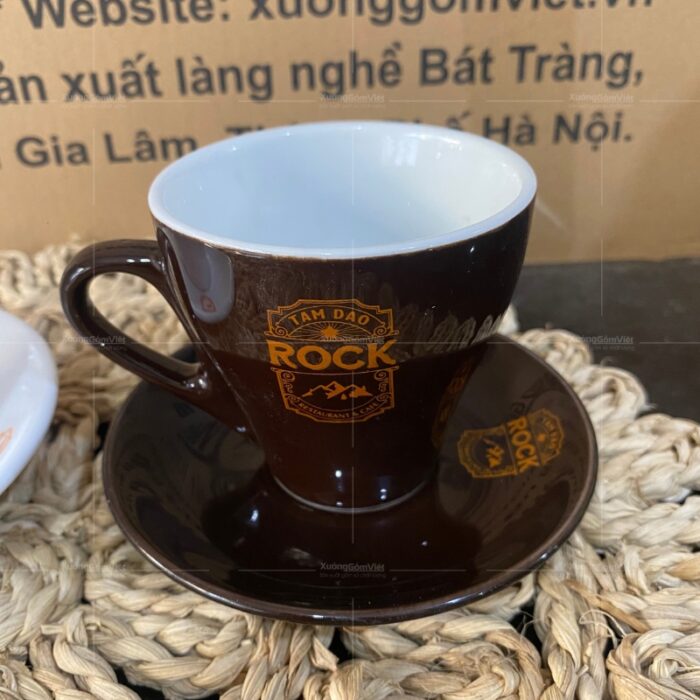 ly-ca-phe-kem-dia-lot-mau-nau-bat-trang-in-logo