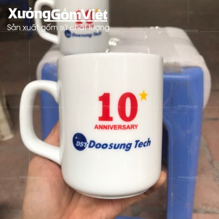 ly-coc-su-bat-trang-dang-tru-lun-vai-vuong-in-logo-5