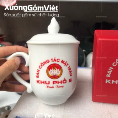 ly-su-bat-trang-co-nap-dang-ngon-lua-in-logo-4