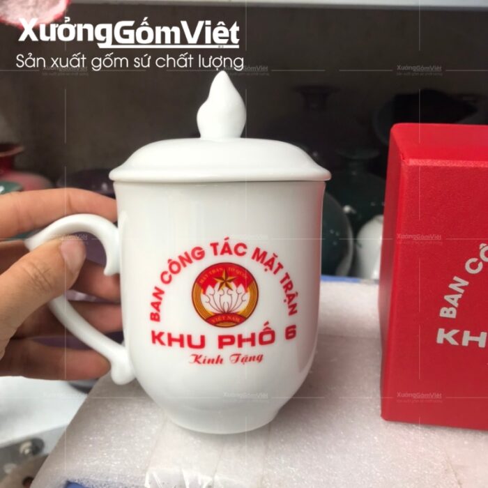 ly-su-bat-trang-co-nap-dang-ngon-lua-in-logo-4