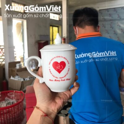 ly-su-bat-trang-co-nap-dang-ngon-lua-in-logo-6