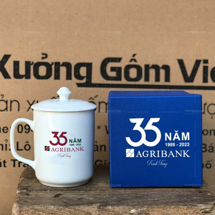 ly-su-bat-trang-co-nap-quai-vat-in-logo-1