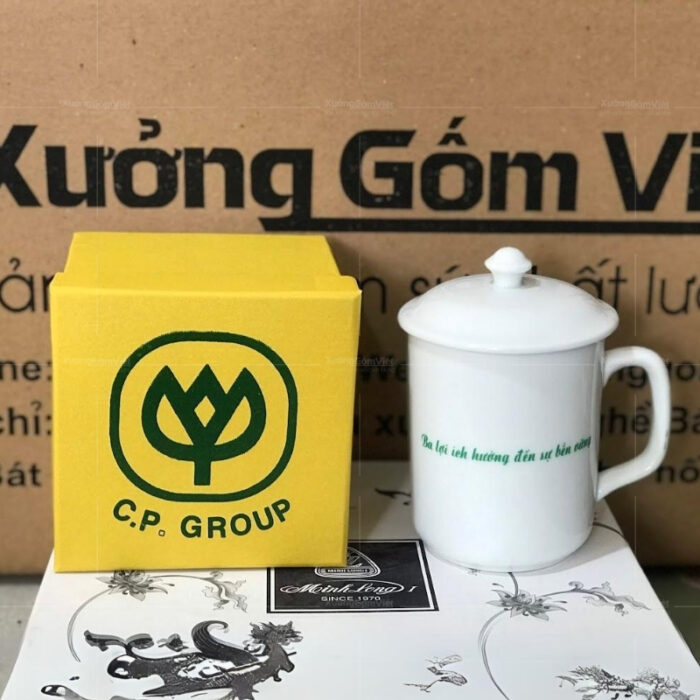ly-su-bat-trang-co-nap-quai-vat-in-logo-2