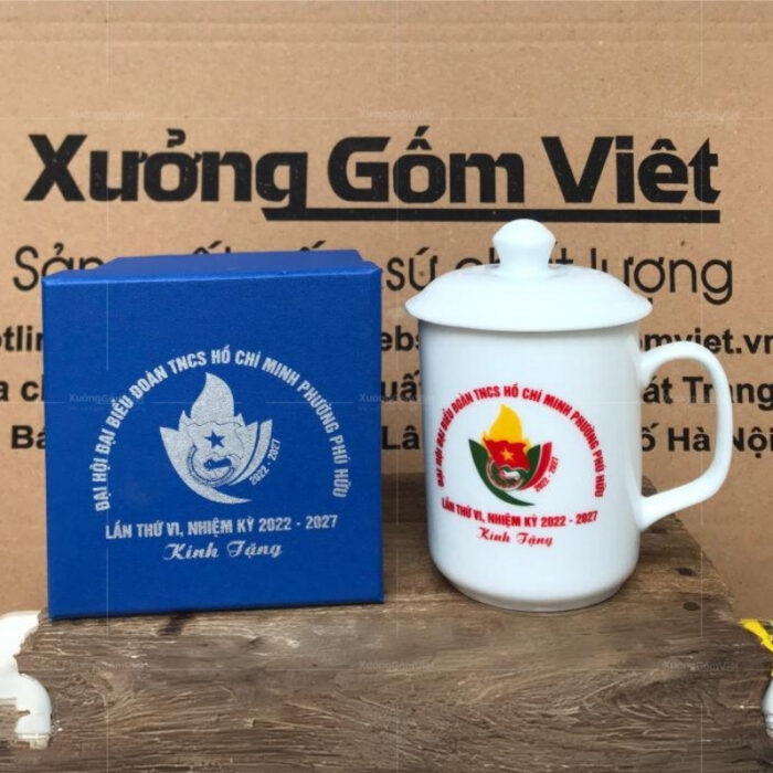 ly-su-bat-trang-co-nap-quai-vat-in-logo-3