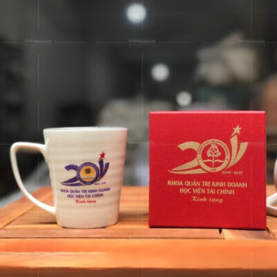 ly-su-trang-bat-trang-dang-chu-v-quai-vuong-in-logo-13