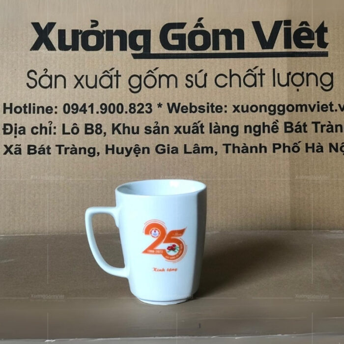 ly-su-trang-bat-trang-dang-chu-v-quai-vuong-in-logo-15