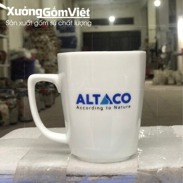 ly-su-trang-bat-trang-dang-chu-v-quai-vuong-in-logo-24