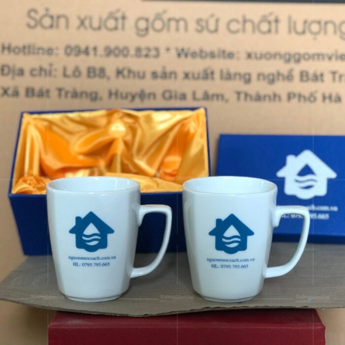 ly-su-trang-bat-trang-dang-chu-v-quai-vuong-in-logo-4