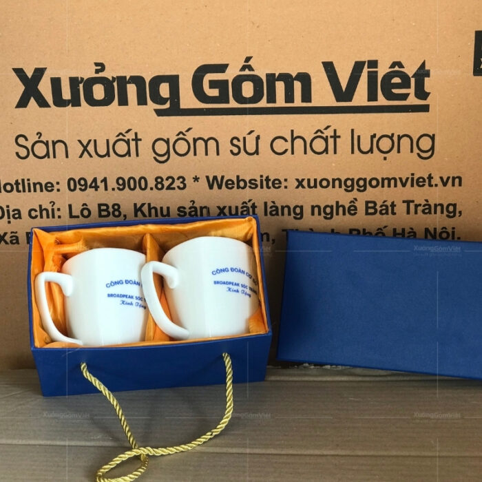 ly-su-trang-bat-trang-dang-chu-v-quai-vuong-in-logo-5