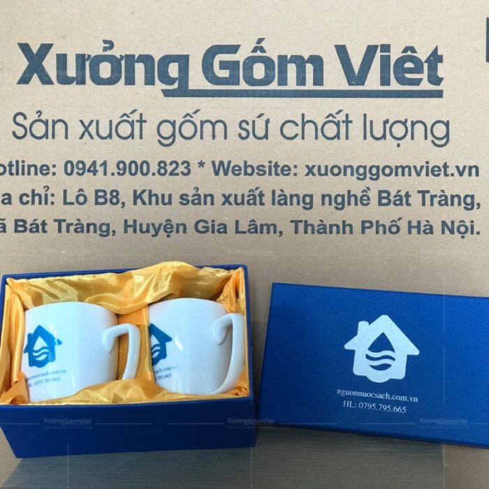 ly-su-trang-bat-trang-dang-chu-v-quai-vuong-in-logo-7