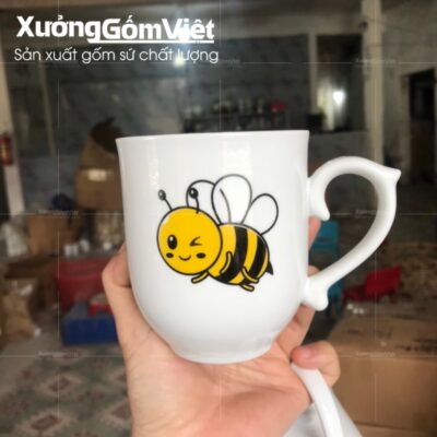 ly-su-trang-bat-trang-quai-nua-trai-tim-co-moc-in-logo-4