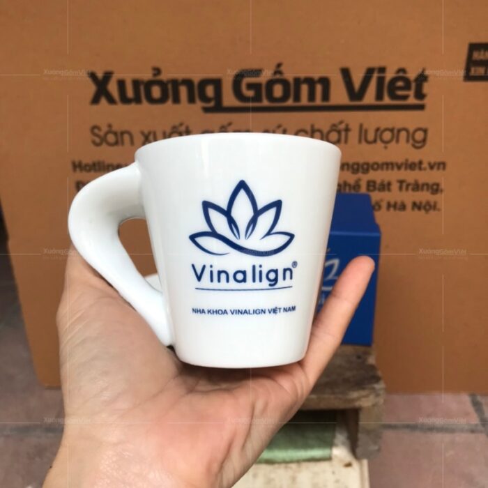 ly-su-trang-co-quai-xoan-kem-dia-lot-in-logo1