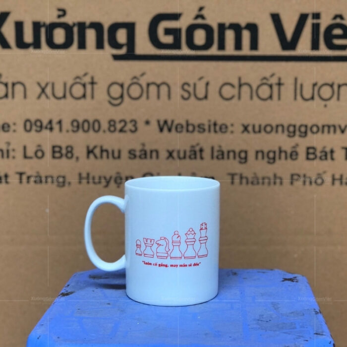 ly-su-trang-quai-c-bat-trang-in-logo-11