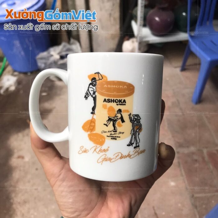 ly-su-trang-quai-c-bat-trang-in-logo-39