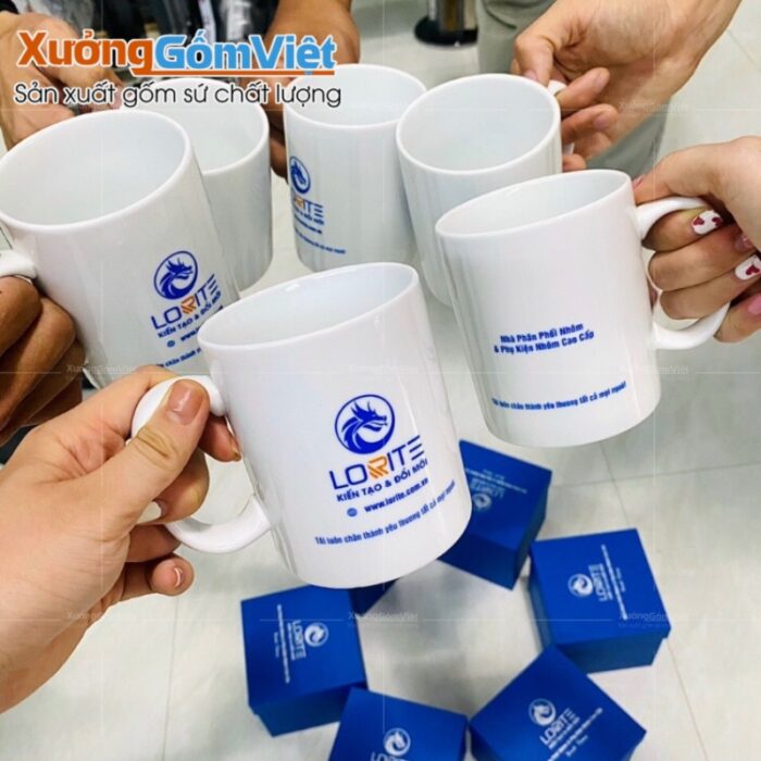 ly-su-trang-quai-c-bat-trang-in-logo-41