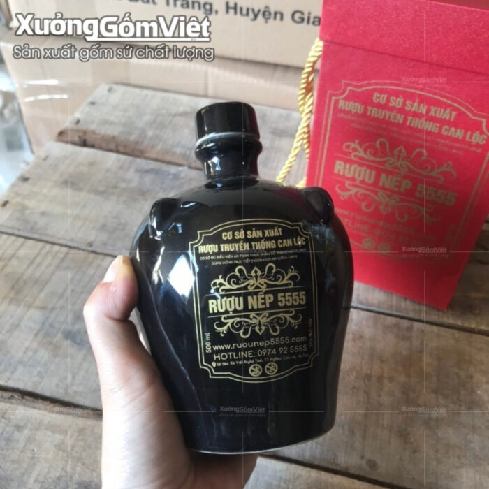 nam-ruou-gom-su-bat-trang-mau-den-co-tai-in-logo (2)