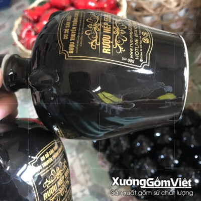 nam-ruou-gom-su-bat-trang-mau-den-co-tai-in-logo (5)