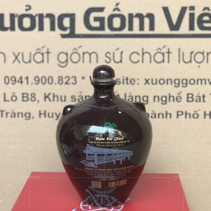 nam-ruou-gom-su-bat-trang-mau-nau-co-tai-in-logo (1)