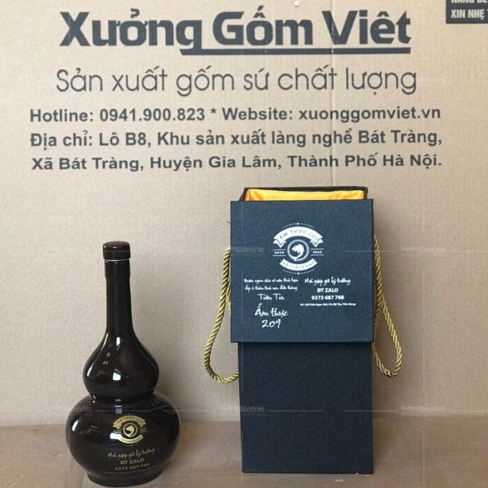 nam-ruou-gom-su-bat-trang-mau-nau-dang-ho-lo-in-logo (1)