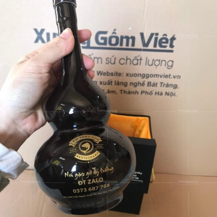 nam-ruou-gom-su-bat-trang-mau-nau-dang-ho-lo-in-logo (3)