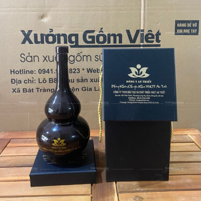 nam-ruou-gom-su-bat-trang-mau-nau-dang-ho-lo-in-logo (9)
