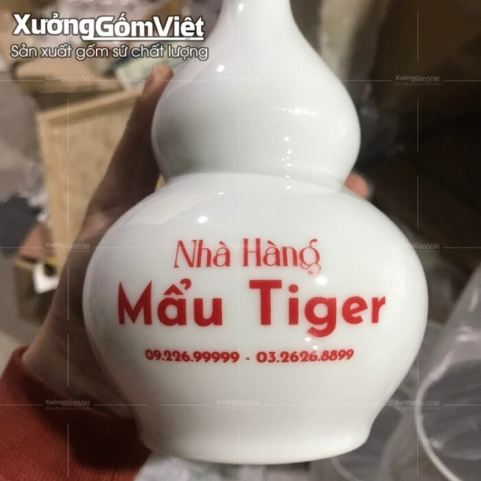 nam-ruou-gom-su-bat-trang-mau-trang-dang-ho-lo-in-logo (4)