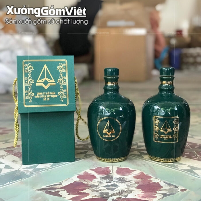 nam-ruou-gom-su-bat-trang-mau-xanh-ngoc-bich-vien-kim-in-logo (1)