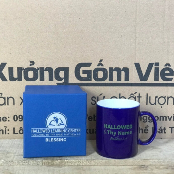 coc-su-in-logo-Hallowed-Learning-Center-dang-tru-cao-co-quai-mau-xanh-duong-1