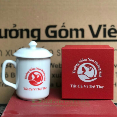 coc-su-in-logo-Truong-mam-non-Hoang-Anh-dang-tru-cao-co-nap-mau-trang-1