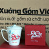 coc-su-in-logo-ky-niem-20-nam-thanh-lap-cho-Hoa-Khanh-dang-vat-co-nap-mau-trang-hoa-tiet-sen-xanh-1