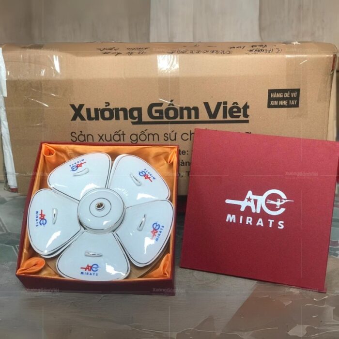 khay-mut-5-canh-bat-trang-mau-trang-tron-vien-kim-in-logo-1