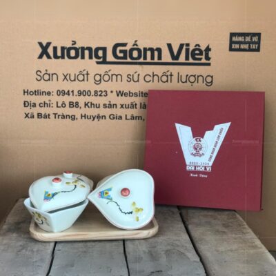 khay-mut-dang-trai-tim-hoa-tiet-sen-xanh-in-logo-hop-do-2