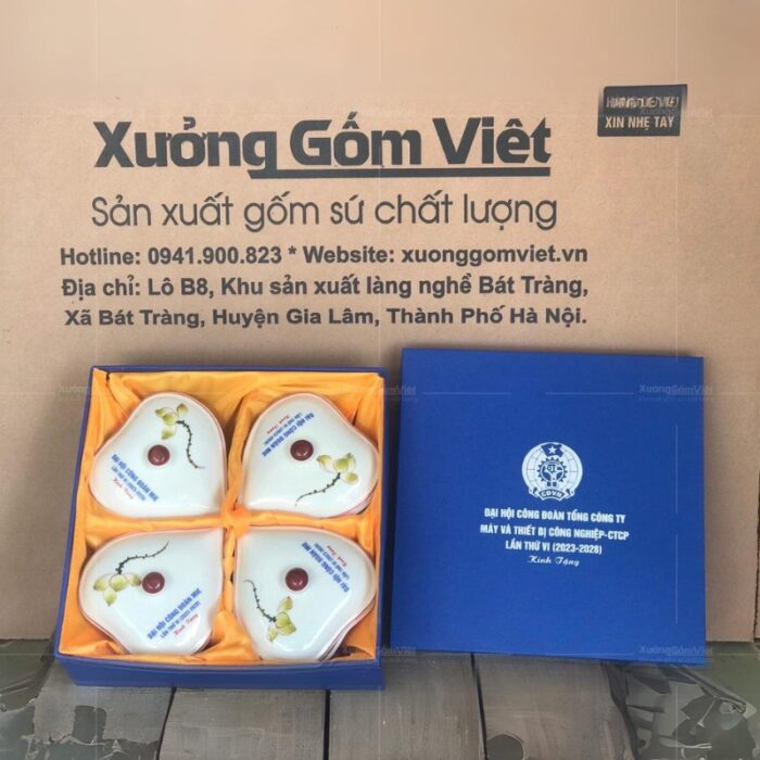 khay-mut-dang-trai-tim-hoa-tiet-sen-xanh-in-logo-hop-xanh-2