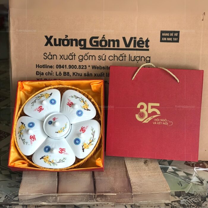 khay-mut-su-hoa-5-canh-hoa-tiet-canh-mai-in-logo-1