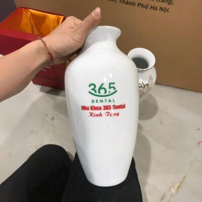 lo-hoa-gom-su-in-logo-365Dental-dang-co-rut-mau-trang-ve-hoa-vien-kim-3
