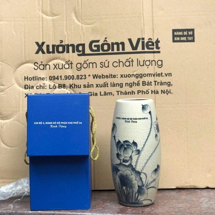 lo-hoa-gom-su-in-logo-chi-bo-dang-bom-mau-men-ran-ve-sen-xanh-1