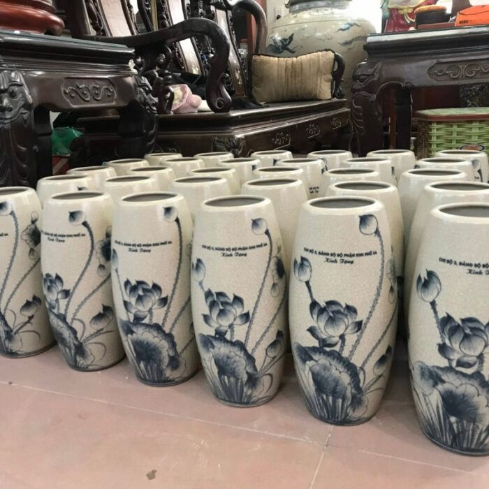 lo-hoa-gom-su-in-logo-chi-bo-dang-bom-mau-men-ran-ve-sen-xanh-3