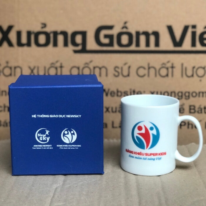 ly-su-in-logo-He-thong-giao-duc-Newsky-dang-tru-cao-co-quai-mau-trang-2