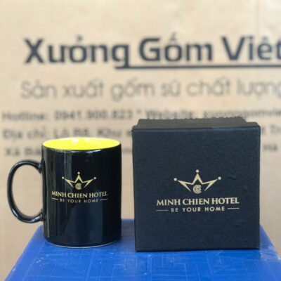 ly-su-in-logo-Minh-Chien-Hotel-dang-tru-cao-co-quai-mau-den-long-vang-1