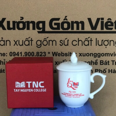 ly-su-in-logo-Tay-Nguyen-College-dang-bau-co-nap-mau-trang-2